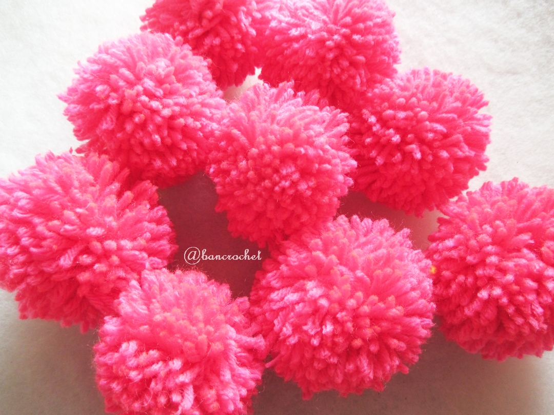 ปอมปอมไหมพรมสีชมพูอมแดง ขนาด 2 นิ้ว pompoms crochet