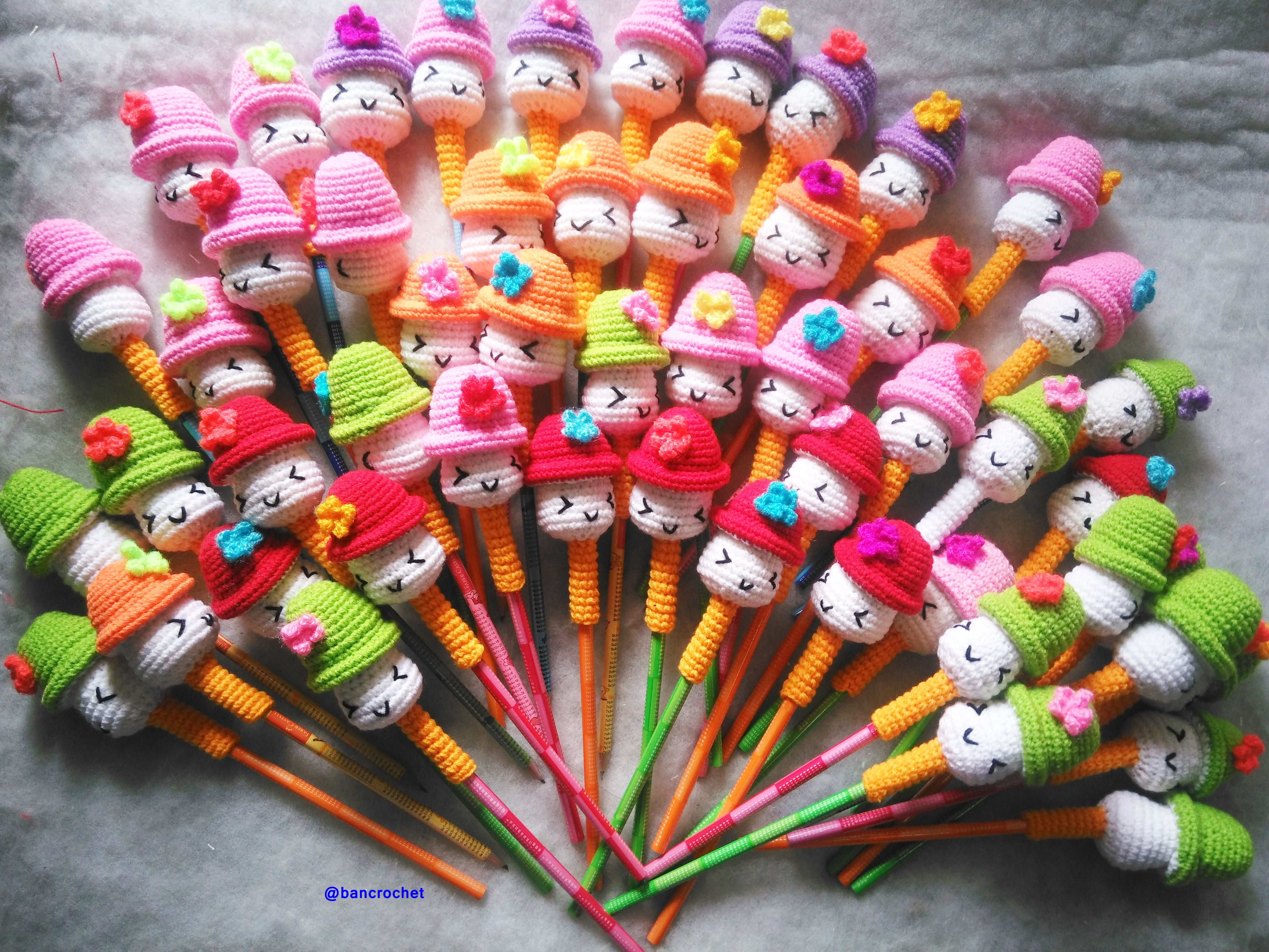 Bancrochet ที่ครอบหัวดินสอ เห็ดถัก crochet mushroom pencil cover (เฉพาะราคาส่ง สั่งขั้นต่ำ 12 ชิ้น only wholesale) หลากสี 8 นิ้ว