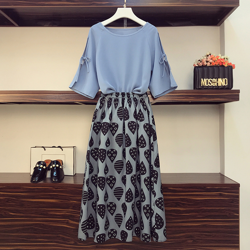 Set_bs1776 ชุดเซ็ท 2 ชิ้น(เสื้อ+กระโปรง) เสื้อแฟชั่นแขนผ่าผูกโบว์สีพื้นฟ้าคราม + กระโปรงยาวลายกราฟฟิคเอวยางยืด ผ้าโพลีเนื้อดีนุ่มใส่สบายผ้าเนื้อดีเรียบสวยไม่ยับง่าย งานเซ็ทเข้าชุดสุดน่ารัก ดีเทลเก๋ๆ ดีงาม แมทช์ได้ลงตัวเข้ากันดูดีที่สุด