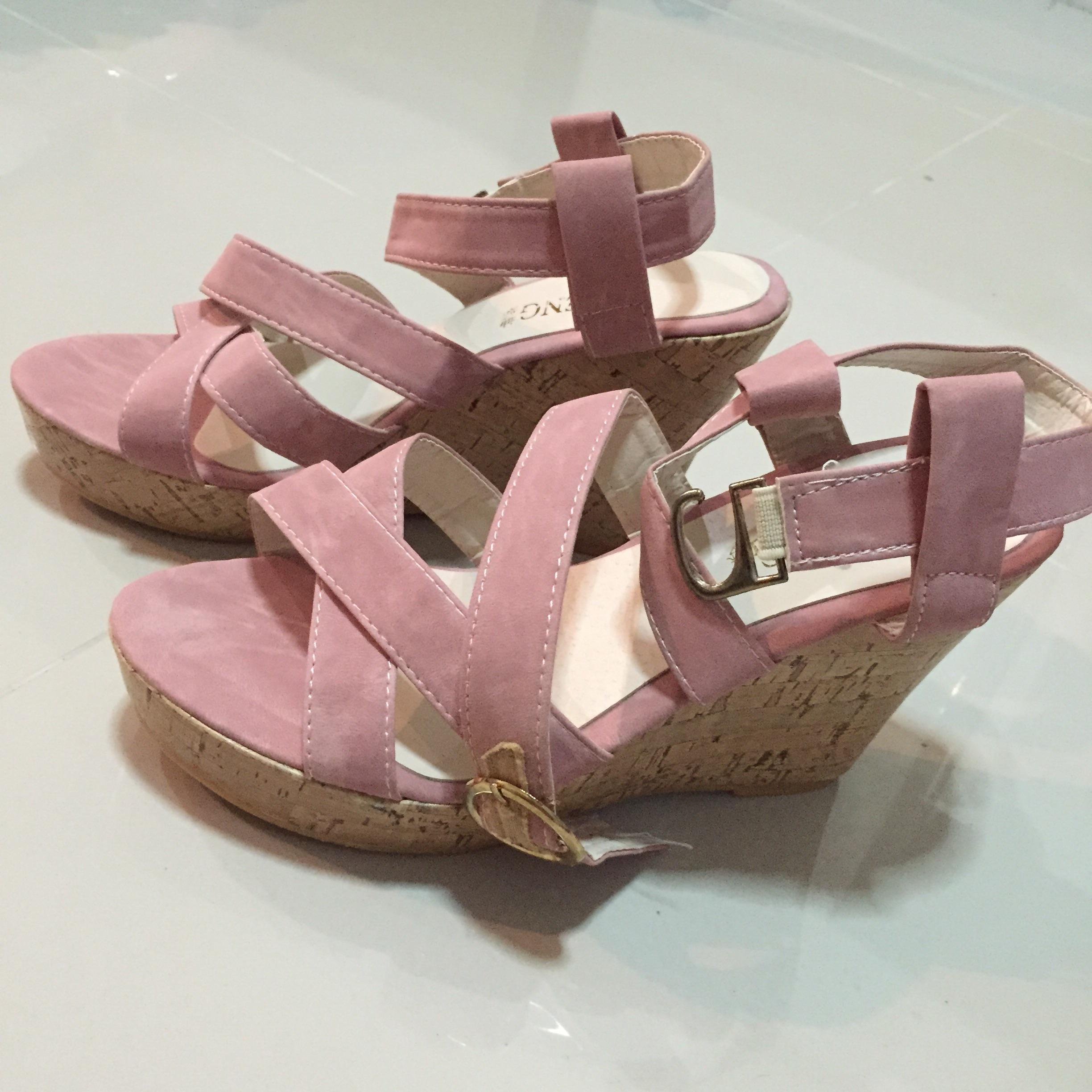 รองเท้าส้นสูง รัดส้น สีชมพู ไซส์ 37