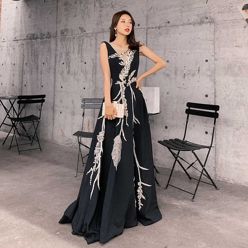 ชุดราตรี ชุดราตรีสวยหรู แบบ ทันสมัย Evening dress