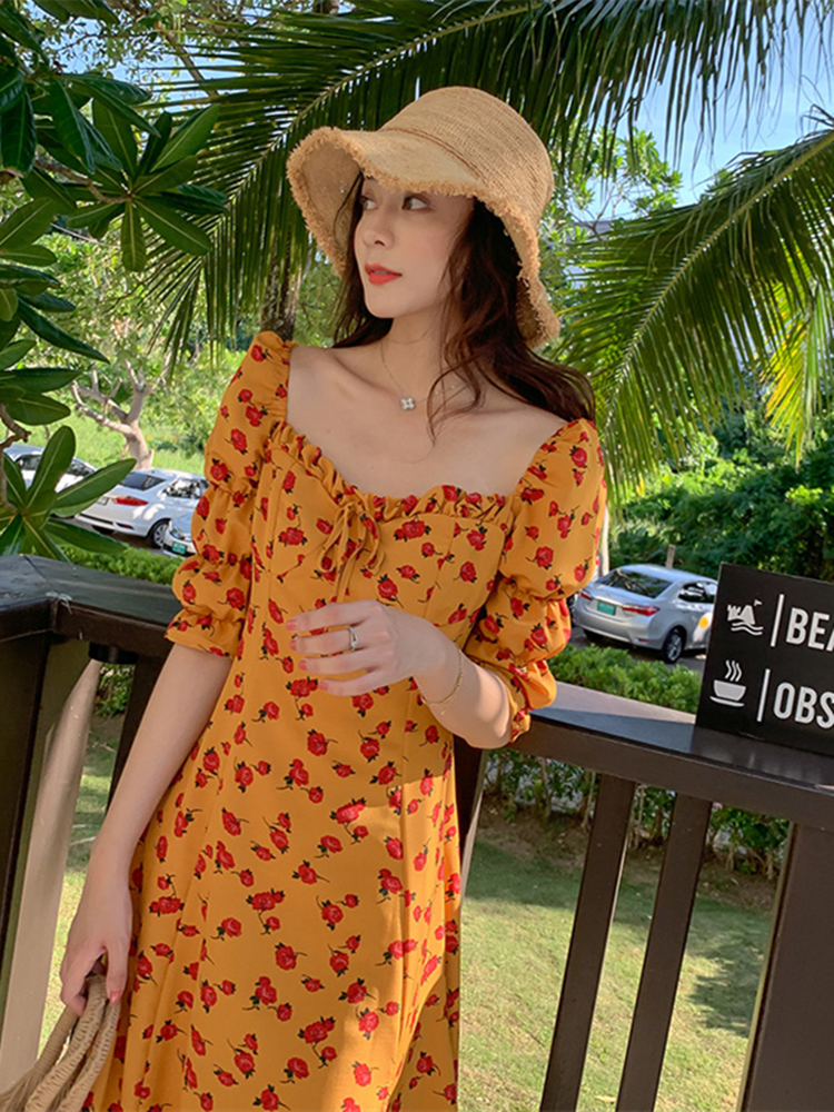 Dress4659 เดรสยาวลายดอกกุหลาบพื้นสีเหลือง แขนยาวสี่ส่วน ช่วงอกแต่งระบายเล็กๆ เพิ่มความน่ารัก ซิปหลังใส่ง่าย มีซับใน ผ้าชีฟองเนื้อดีนุ่มใส่สบาย ทรงนี้ดูดีใส่สวยได้ทุกโอกาส
