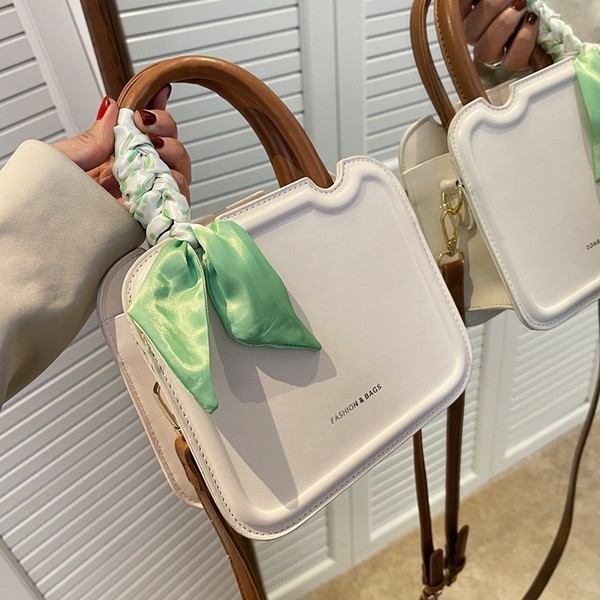 กระเป๋าสะพายข้างผู้หญิง กระเป๋าสะพายข้างใบเล็ก By Cocoa bags