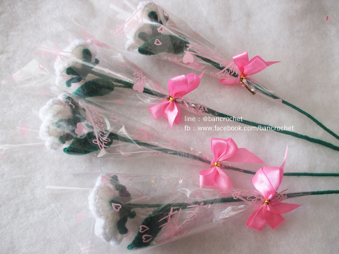 กุหลาบถักสีขาว White crochet rose