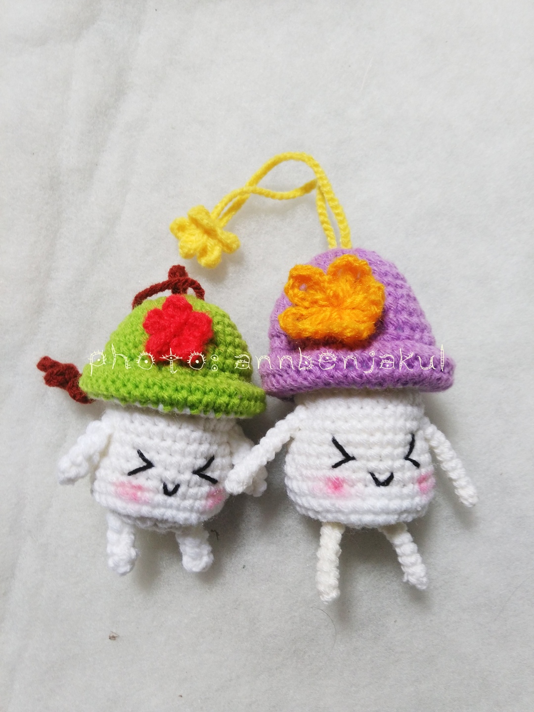 ที่ห้อยกระเป๋าเห็ดถักสีม่วง