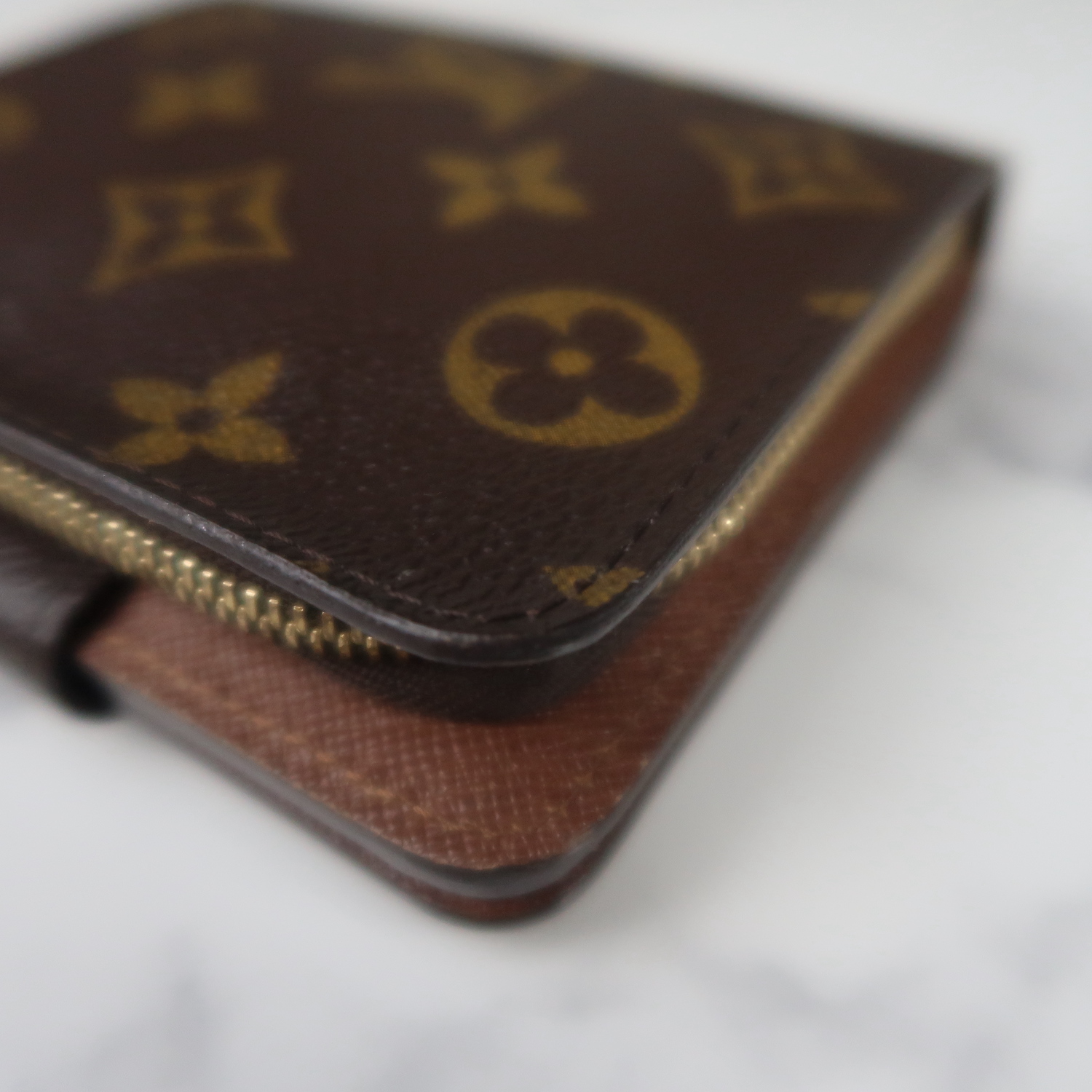 Louis Vuitton Monogram Compact Wallet M61667