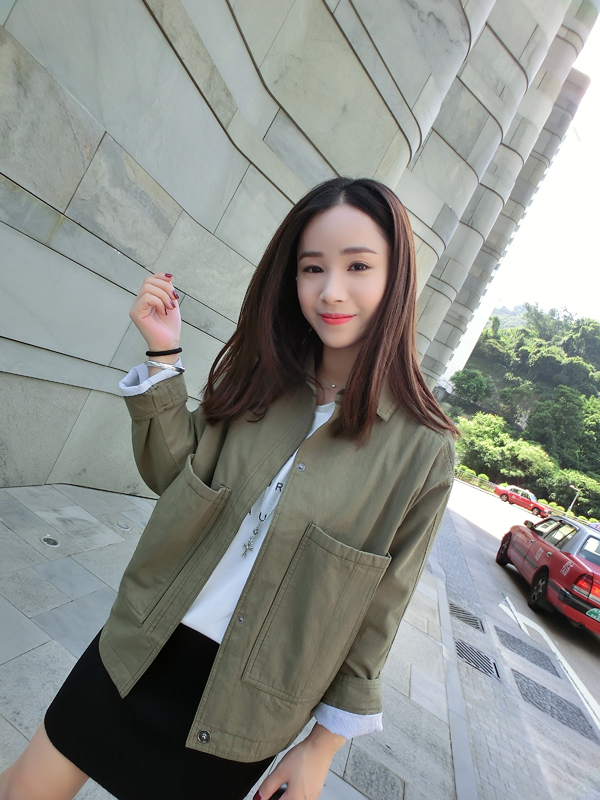 เสื้อคลุมสไตล์เกาหลี สีเขียวทหาร ทรงสวย ผ้าป่านบุซับในเนื้อนุ่ม ใส่คลุมกำลังดี เท่ๆ พร้อมส่งเลยจ้า สีเขียวทหาร