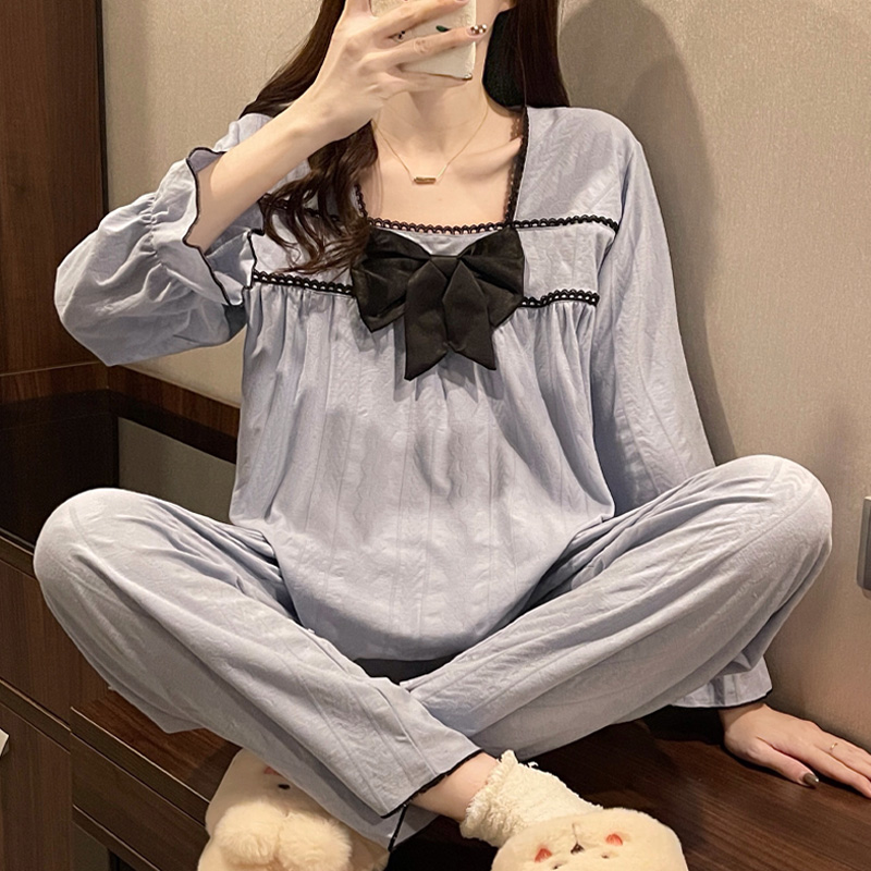 ชุดนอนผู้หญิง