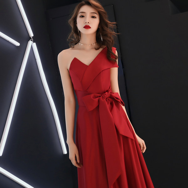 ชุดราตรี ชุดราตรีสวยหรู แบบ ทันสมัย Evening dress