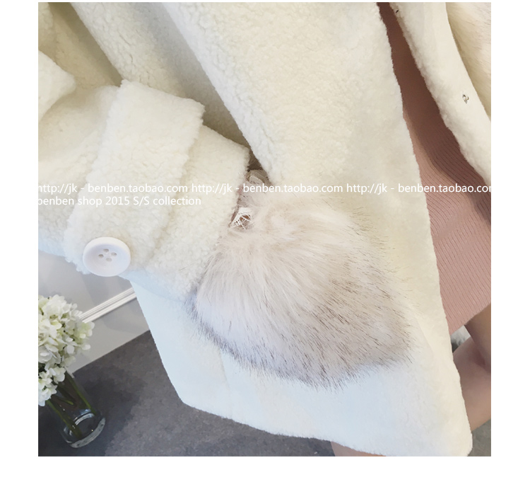 เสื้อกันหนาว ขนแกะสีขาว แต่กระเป๋าด้วยขนเฟลอฟูๆ บุซับในกันลม น่ารักมากก พร้อมส่งจ้า