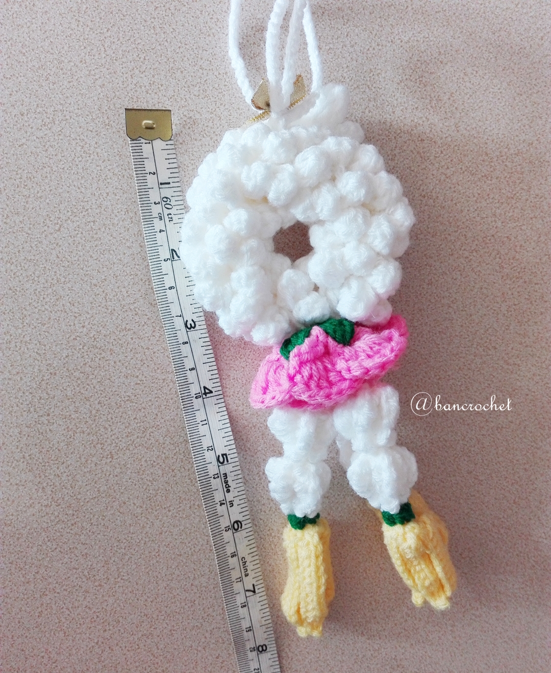 พวงมาลัยดอกจำปีถักแขวนหน้ารถ / แขวนกระจกรถ ถักโครเชต์ thai garland crochet hanging