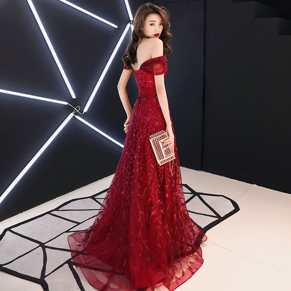 ชุดราตรี ชุดราตรีสวยหรู แบบ ทันสมัย Evening dress