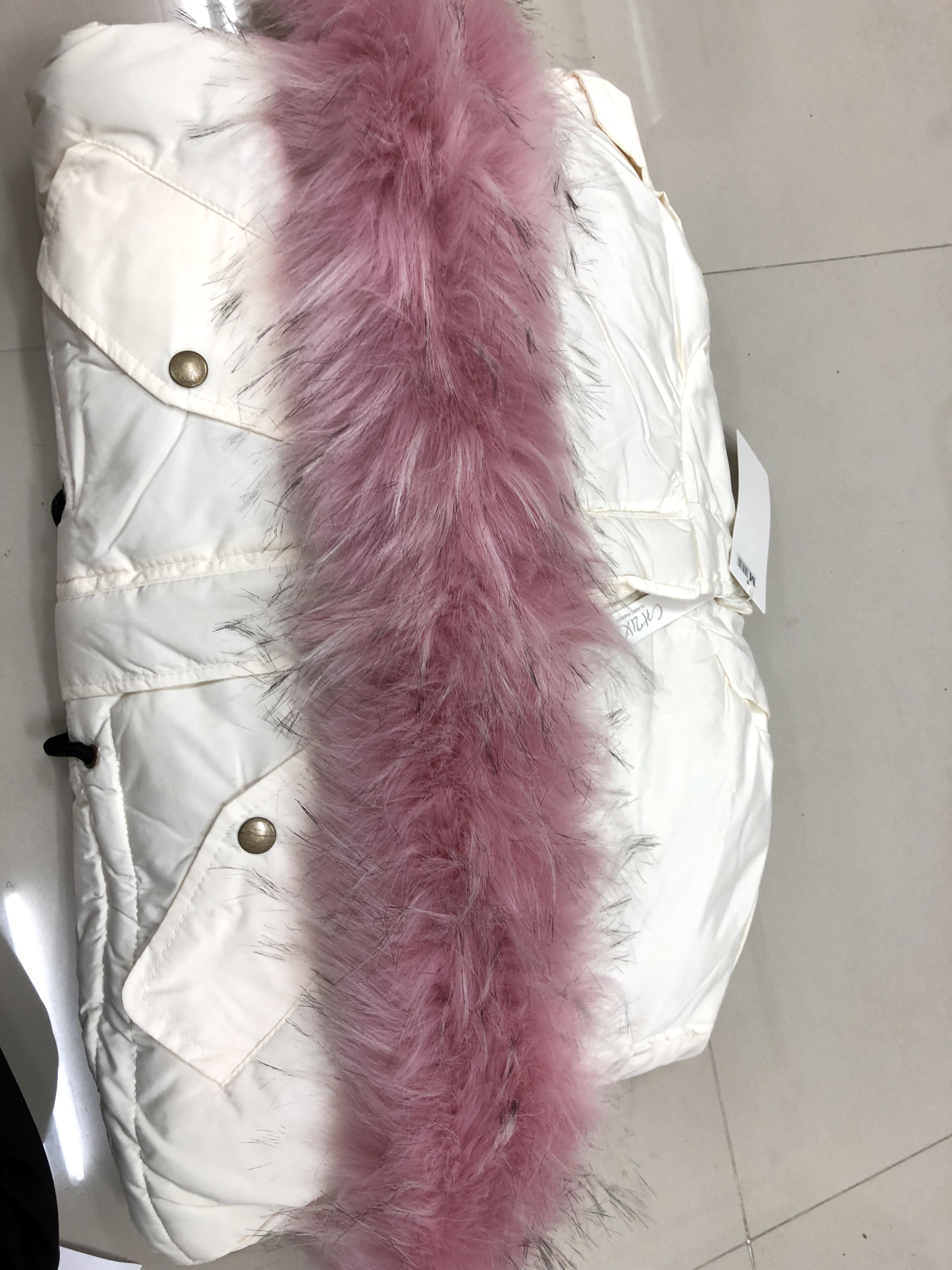 เสื้อกันหนาวฮู้ดดี้ แต่งเฟอร์หนาฟู งานเกรดดีเหมือนแบบ บุนวมหนา อุ่นมาก หิมะก็เอาอยู่ (ถอดขนถอดฮู้ดได้) ขาวฮู้ดชมพู