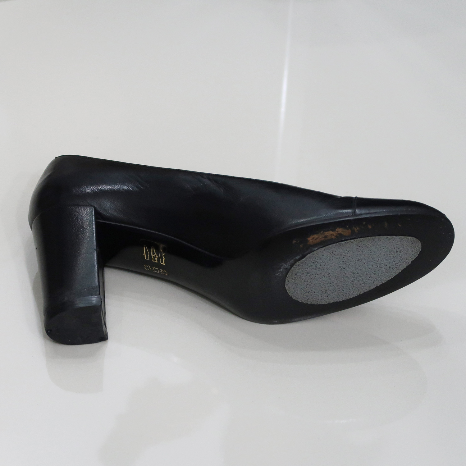 Chanel Black Calf Leather Cap Toe Pumps Size 38.5