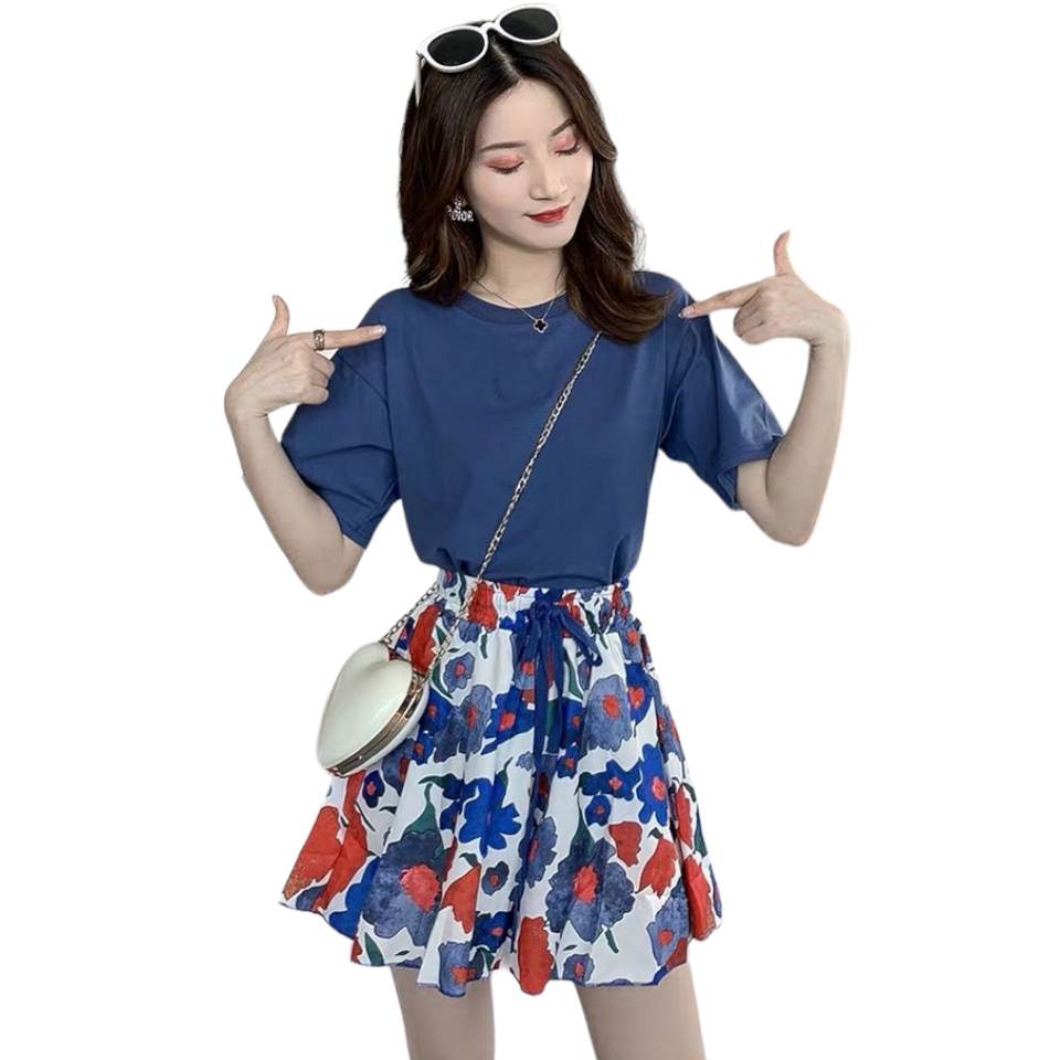 Set_bp1788 ชุดเซ็ท 2 ชิ้น(เสื้อ+กางเกง) เสื้อยืดแขนสั้นสีฟ้าครามผ้าคอตตอนเนื้อนุ่มยืดหยุ่นสูง+กางเกงขาสั้นทรงปล่อยลายดอกไม้เอวยืดมีซับในผ้าสลาฟเนื้อดีเรียบสวยไม่ยับง่าย งานเซ็ทเข้าชุดสุดน่ารัก ดีเทลเก๋ๆ ดีงาม แมทช์ได้ลงตัวเข้ากันดูดีที่สุ