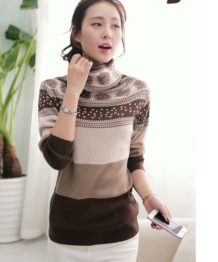 เสื้อกันหนาว เสื้อไหมพรม ถักนิตติ้ง แขนยาว โทนสีน้ำตาล ช็อคโกแลต สีโทนอบอุ่น ลาย ดอกกุหลาบ ที่คอเสื้อ ไล่เฉดสี เสื้อกันหนาว ไฮโซ เก๋ ๆ 747721_1