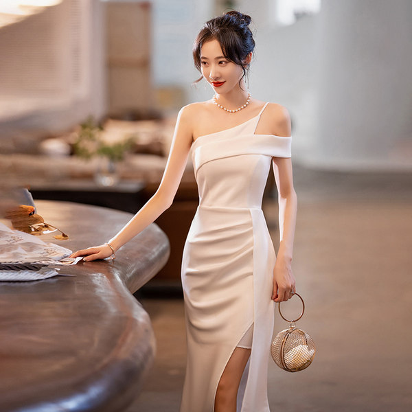 ชุดราตรี ชุดราตรีสวยหรู แบบ ทันสมัย Evening dress