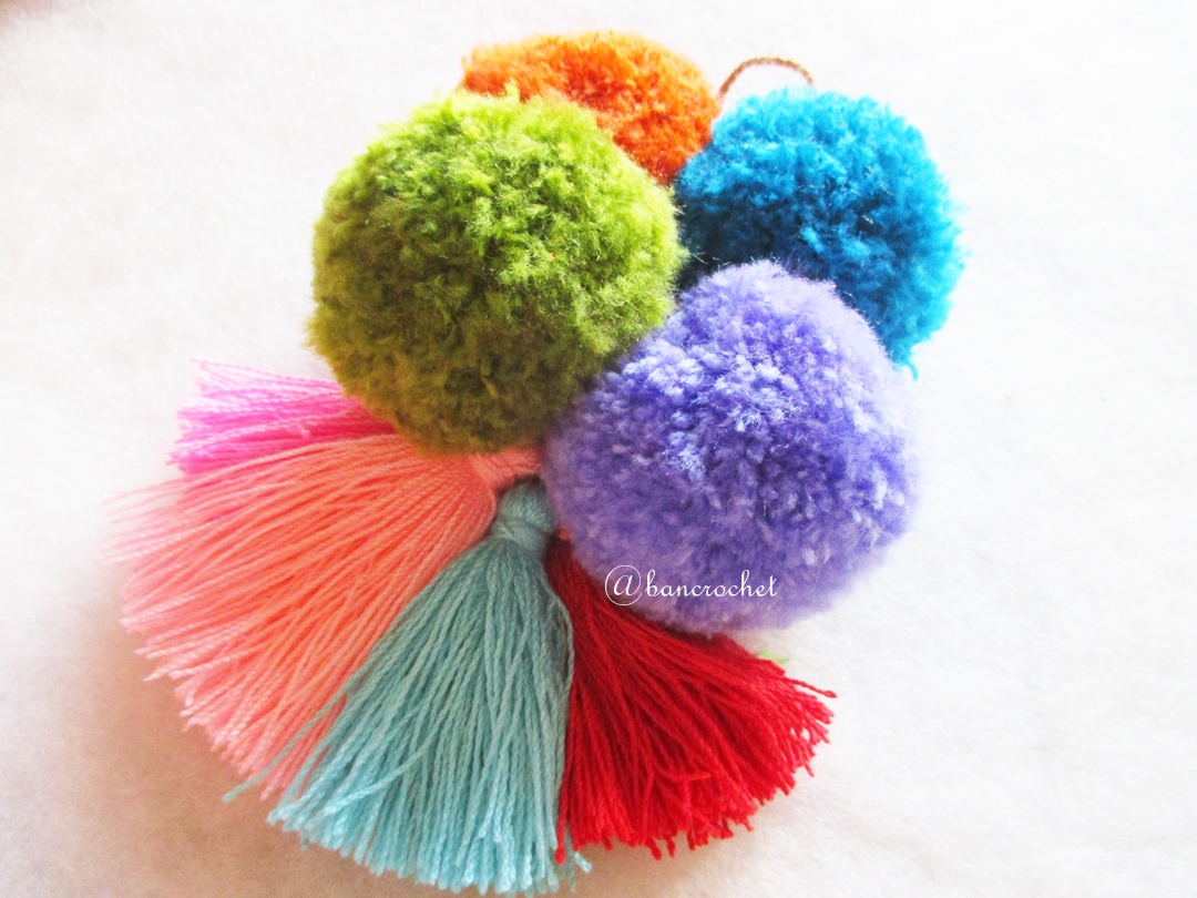พู่+ปอมปอมแขวนกระเป๋าถักโครเชต์ pompom
