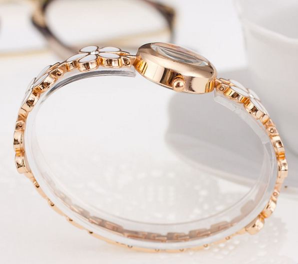 สร้อยข้อมือนาฬิกา นาฬิกาข้อมือผู้หญิง สี Rose Gold ลายดอกไม้ หวาน ๆ ทั้งเส้น หน้าปัดกลม เข้ากับทุกชุด ของขวัญให้แฟน แทนใจ 968022