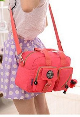 กระเป๋าสะพายข้างผู้หญิง กระเป๋าผ้าไนลอน กันน้ำ ใบใหญ่ กำลังดี ใส่ของได้เยอะ แบบสวย มีกระเป๋าหน้า 2 ช่อง ดีไซน์เก๋ มีหลายสีนะคะ 939841