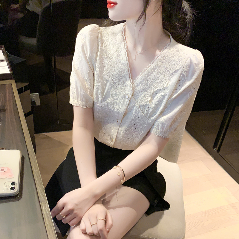 เสื้อลูกไม้ แขนสั้น