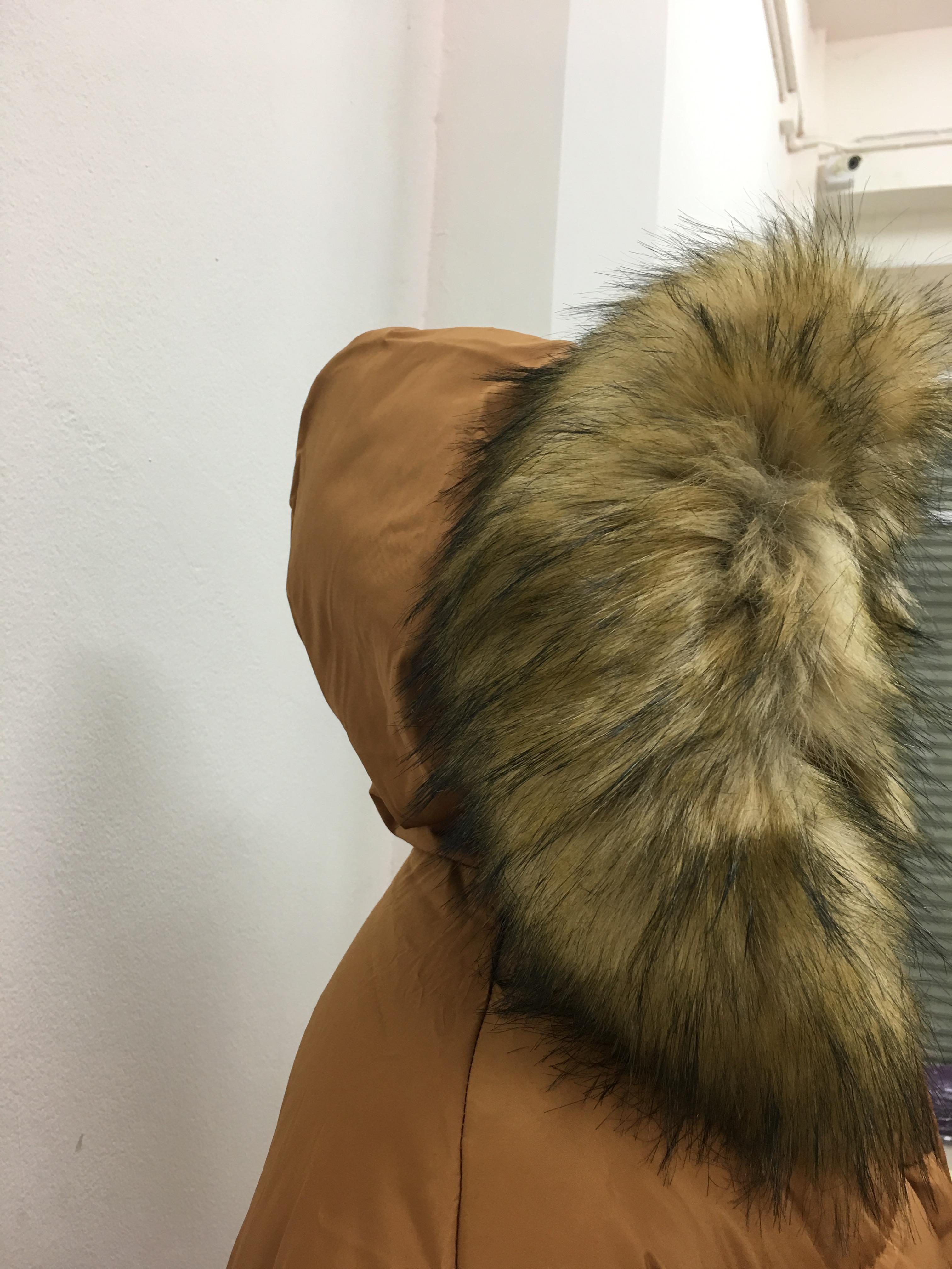 เสื้อกันหนาวฮู้ดดี้ แต่งเฟอร์หนาฟู งานเกรดดีเหมือนแบบ อุ่นมากกกก หิมะก็เอาอยู่ (ถอดขนได้)