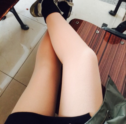 Legging เลกกิ้งกันหนาว ลองจอน สีเนื้อ 10 องศาขึ้นไปกำลังดีจ้า ด้านในเป็นขนนุ่ม ยืดได้เยอะ กระชับทรง คลุมทั้งเท้า พร้อมส่งเลยจ้า