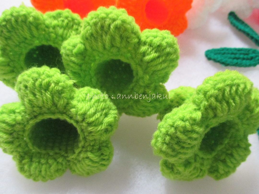 บานบุรีถัก สีเขียว (green color allamanda crochet)