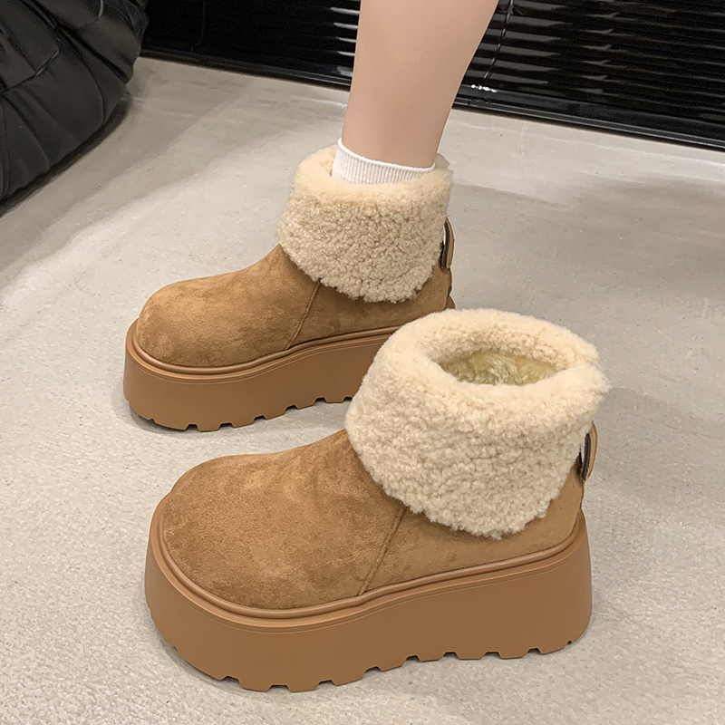 รองเท้าผ้าใบเสริมส้นสูง ไซต์35-39 สนใจทักแชท ฟรีค่าส่ง!