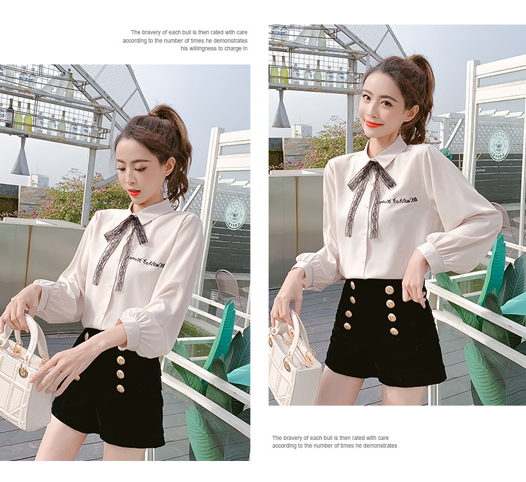 Blouse3859 เสื้อเชิ้ตแขนยาวกระดุมข้อมือสีครีม กระดุมผ่าหน้า อกปักลายตัวอักษร คอปกผูกโบว์ลูกไม้แยกชิ้น (สามารถถอดออกได้) ผ้าคอตตอนซิลค์เนื้อดีนุ่มหนามีน้ำหนักทิ้งตัว รุ่นนี้ผ้าเนื้อดีมากใส่สบายไม่ร้อนไม่ยับง่าย งานสวยดูดี ใส่เที่ยว/ใส่ทำงา