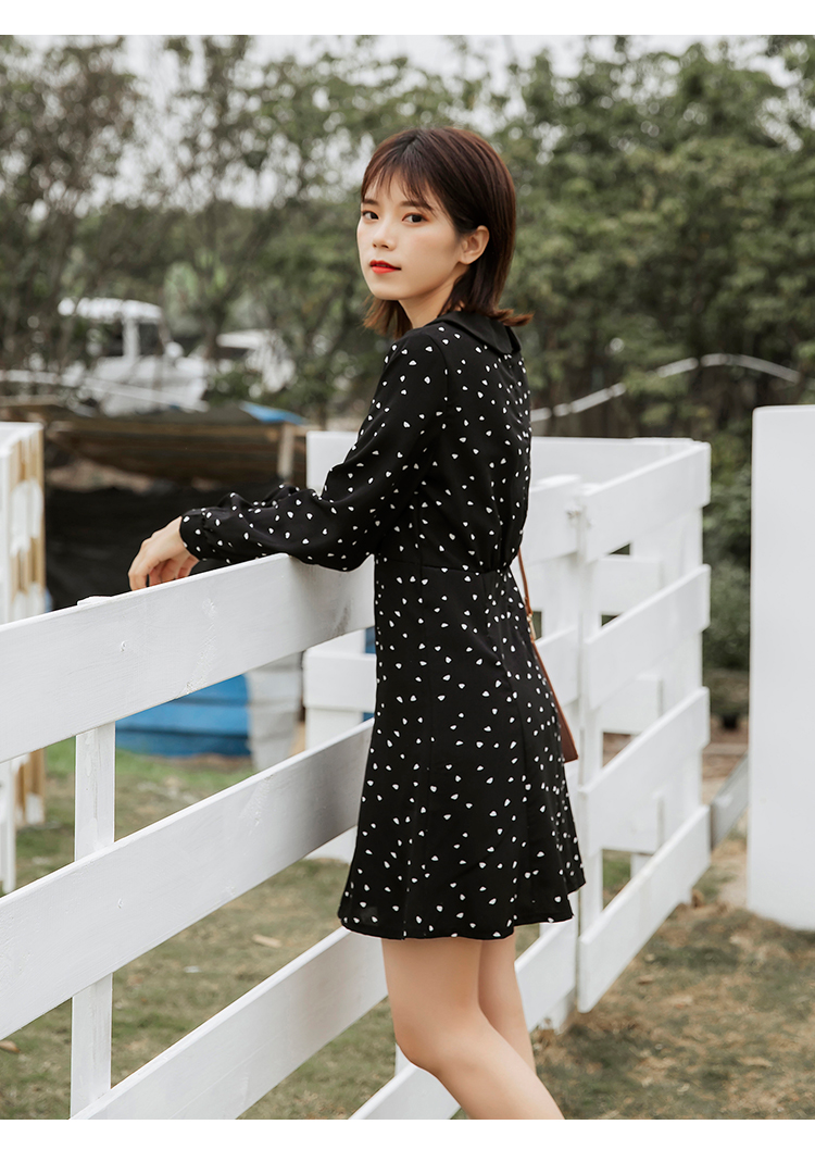 Dress4577 เดรสลายหัวใจสีดำ คอบัว แขนยาวกระดุมข้อมือ ซิปหลังใส่ง่าย ผ้าไมโครเนื้อดีใส่สบาย งานสวยผ้านุ่มน่าใส่ ทรงนี้ใส่ได้เรื่อยๆ ใส่ทำงาน ใสเที่ยว ชุดเดียวจบเลยจ้า