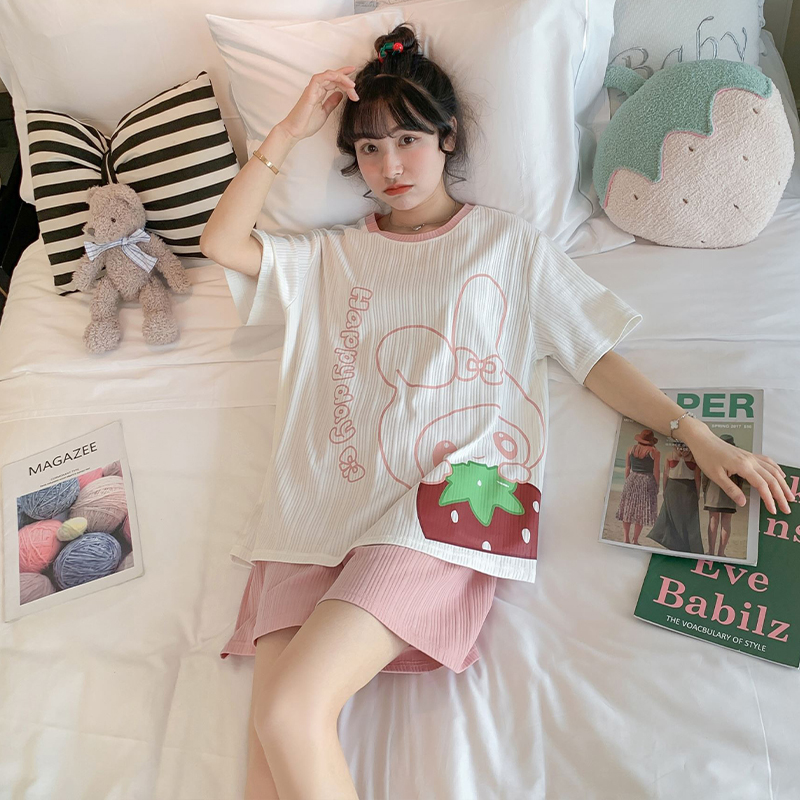 ชุดนอนผู้หญิง