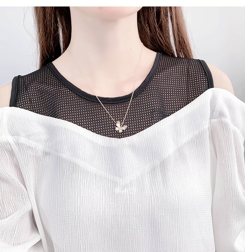 Blouse3794 เสื้อแฟชั่นเว้าไหล่ ช่วงบ่าแต่งผ้าตาข่ายสีดำ แขนผูกโบว์เก๋ๆ ผ้าโพลีเนื้อดีหนาทึบแสงสีพื้นขาว งานน่ารักผ้าเนื้อดีนุ่มใส่สบาย แมทช์กับกระโปรงหรือกางเกงได้หลายสไตล์