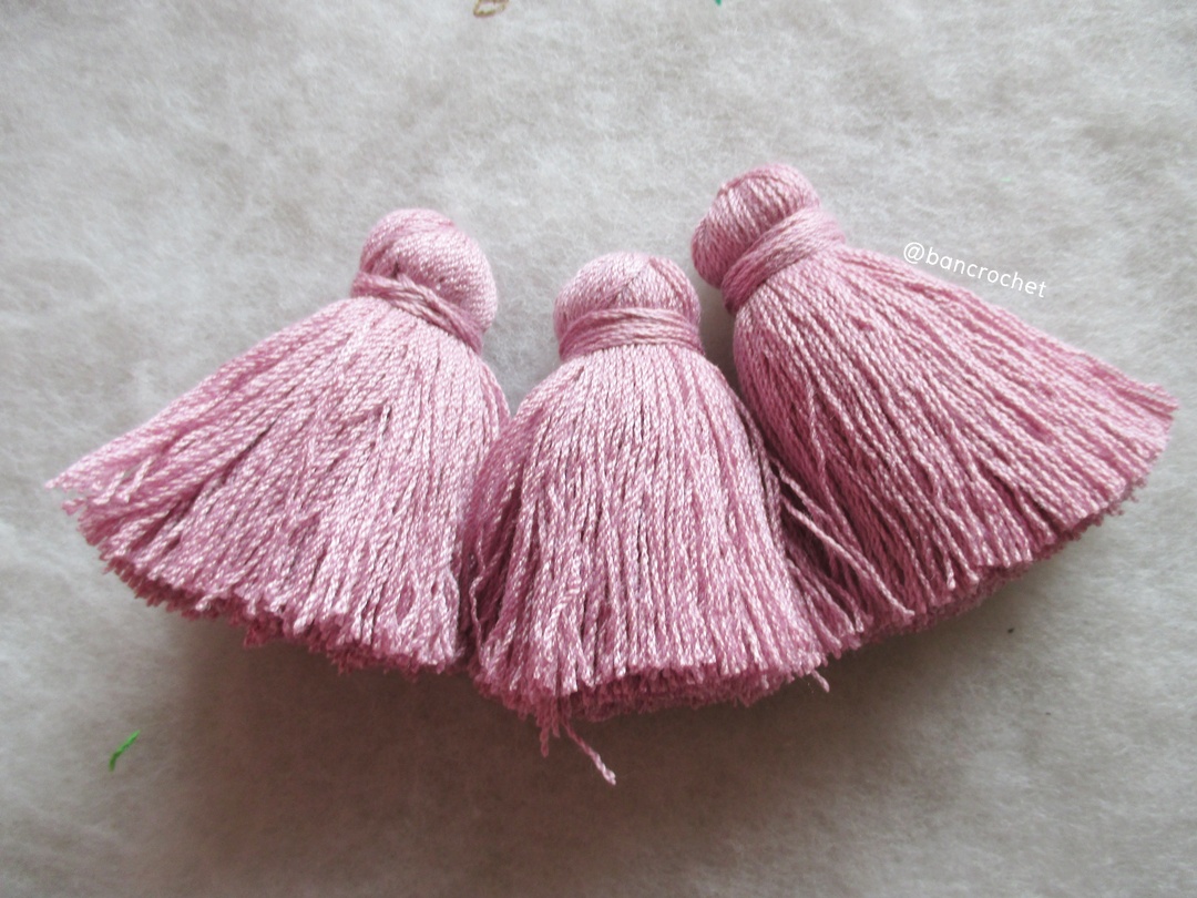 พู่แบบหนาฟู ขนาด 2 นิ้ว 4 ply tassel crochet acrylic yarn 4 ply ชมพูกะปิ 2 นิ้ว