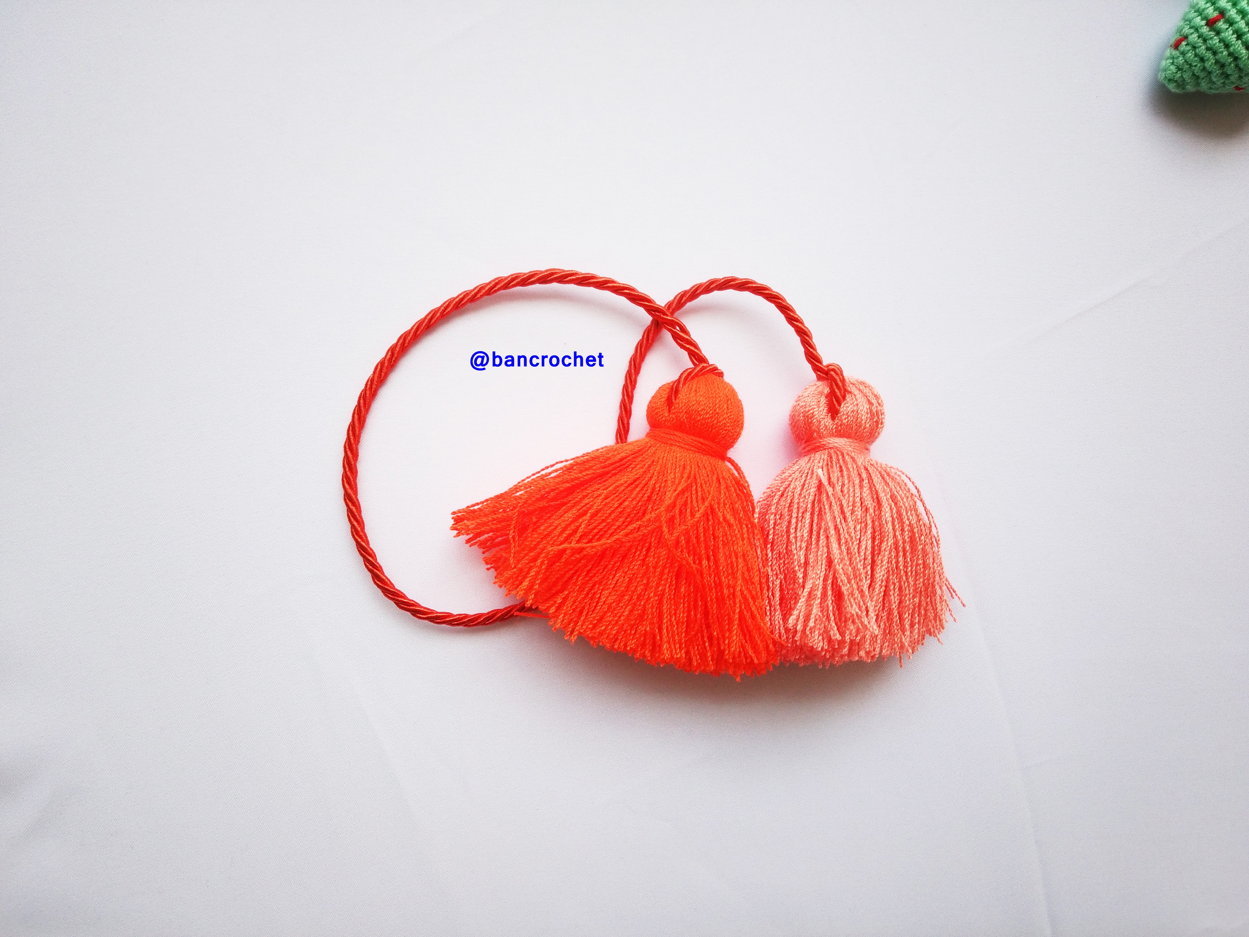 Bancrochet พู่ห้อยกระเป๋า/ที่ห้อยกระเป๋าแฮนด์เมด Tassels keychain hanging for bags หลากสี 4 นิ้ว