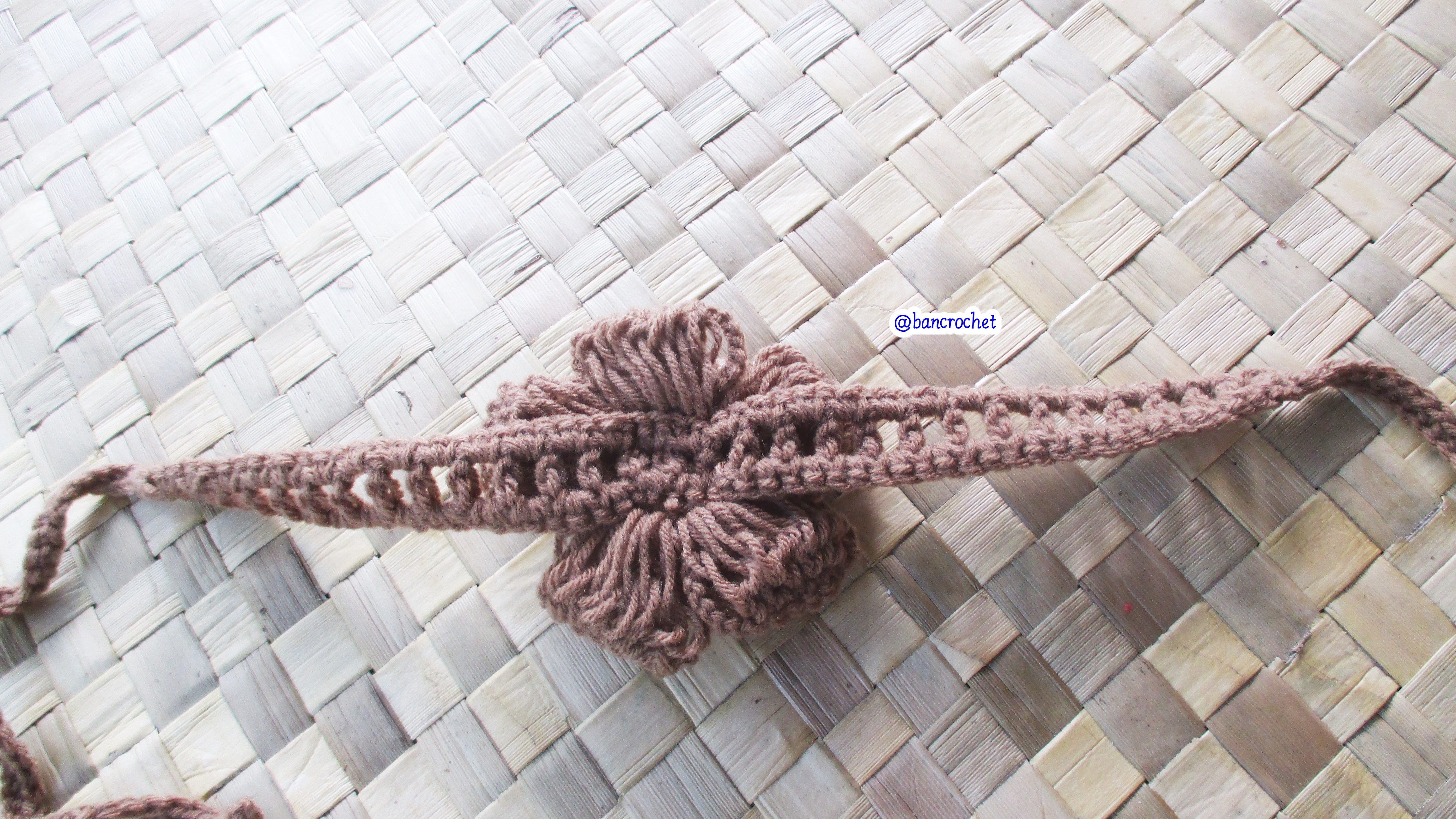 Bancrochet ที่คาดผมถักโครเชต์ ดอกไม้ถักคาดผม Crochet Flower Headband น้ำตาล 7x6 Inch