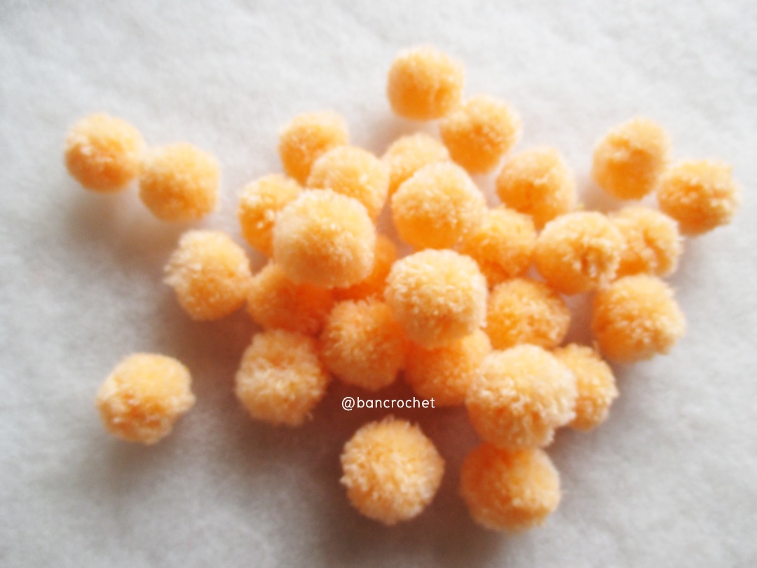 ปอมปอมไหมพรม ขนาด 2.5-3 ซม pom poms crochet ส้มอ่อน 2.5-3ซม.