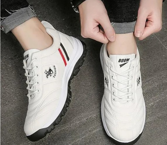 รองเท้าผ้าใบ Polo แบบหนัง รองเท้าผู้ชายแบบสปอร์ตใส่สวยสีขาวและสีดำ ใส่ได้ทุกสถานการณ์ 845295