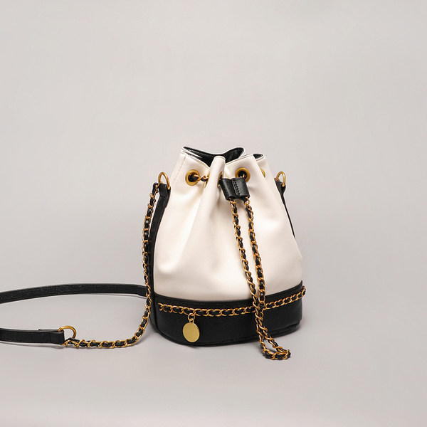กระเป๋าสะพายข้างผู้หญิง กระเป๋าสะพายสไตล์เกาหลี By Japanese フェンディ authentic bag