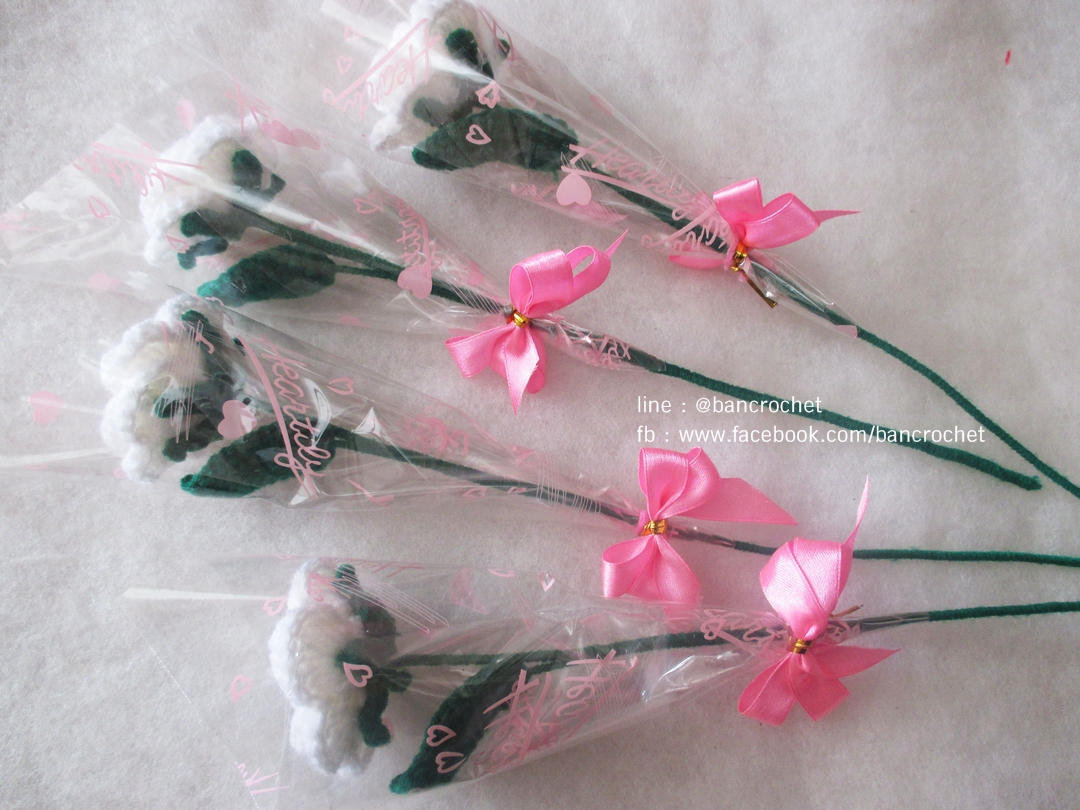 กุหลาบถักสีขาว White crochet rose