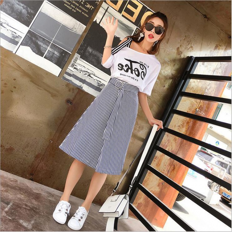 Set_bs1789 ชุดเซ็ท 2 ชิ้น(เสื้อ+กระโปรง) เสื้อทรงโอเวอร์ไซส์เปิดไหล่เฉียงแต่งสายบ่าเข็มขัดผ้าคอตตอนเนื้อนุ่มยืดหยุ่นสูง+กระโปรงยาวลายริ้วสีขาวกรมซิปหลังผ้าโพลีเนื้อดีใส่สบาย งานเซ็ทเข้าชุดสุดน่ารัก ดีเทลเก๋ๆ ดีงาม แมทช์ได้ลงตัวเข้ากันดูดี