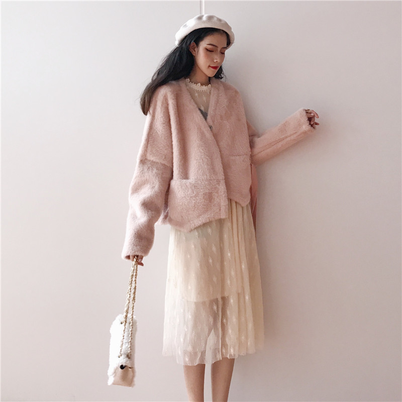 เสื้อกันหนาว แขนยาว ขนแมวนุ่มสุดๆ ใส่แล้วเป็นคุณหนูขึ้นมาทันที งานดีพร้อมส่งจ้า สีชมพูนู๊ด