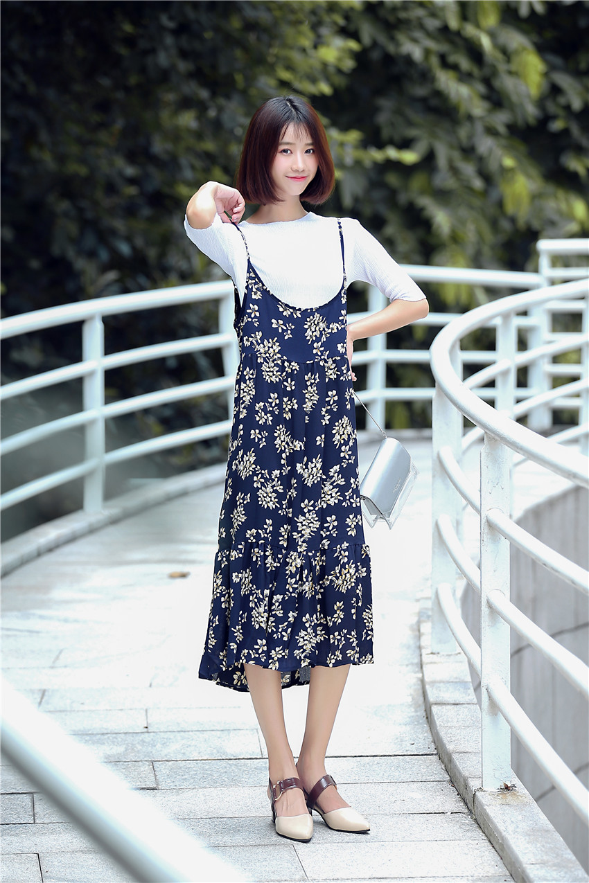 Dress4554 ชุดเดรสยาวสายเดี่ยวลายดอกไม้สีกรมท่า มีเสื้อตัวในผ้านิ่มยืดเยอะ ผ้าชีฟองเนื้อทรายเนื้อหนาสวยมีน้ำหนักทิ้งตัว งานสวยผ้าใส่สบาย งานดีทรงดีลายสวย สายบ่าปรับระดับได้