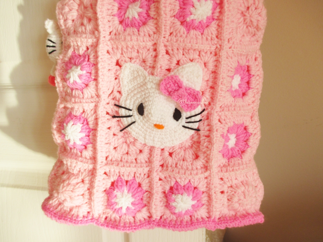 กระเป๋าคิตตี้ถักโครเชต์ สีเหลี่ยมใบใหญ่ kitty bag crochet
