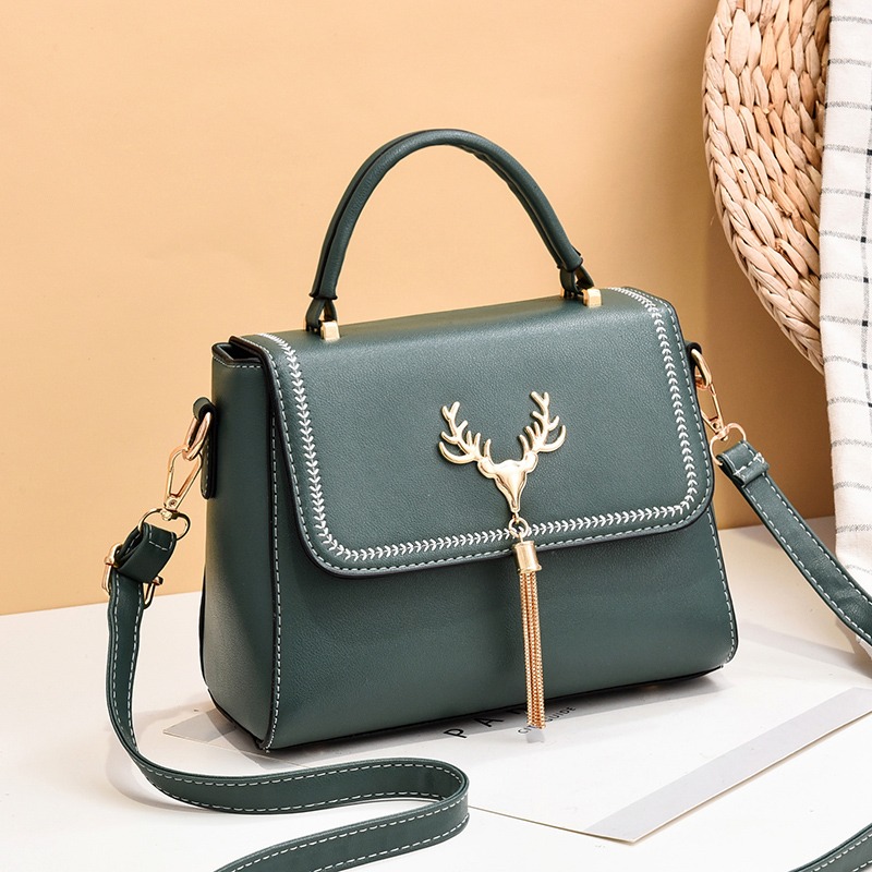 กระเป๋าสะพายข้างผู้หญิง กระเป๋าแฟชั่น By AKAF