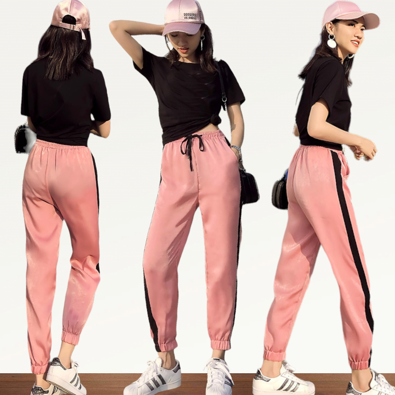 Set_bt1770 ชุดเซ็ท 2 ชิ้น(เสื้อ+กางเกง) เสื้อยืดแขนสั้นสีดำผ้าคอตตอนเนื้อดีนุ่มยืดหยุ่นสูงใส่สบาย+กางเกงขายาวปลายขาจัมพ์สีชมพูแต่งแถบข้างสีดำ เอวยางยืด มีกระเป๋าข้าง ผ้าซาตินกำมะหยี่เนื้อดีนุ่มใส่สบาย งานน่ารักเก๋ๆ ใส่สวย งานเซ็ทเข้าชุดสุ