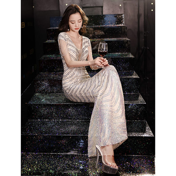 ชุดราตรี ชุดราตรีสวยหรู แบบ ทันสมัย Evening dress