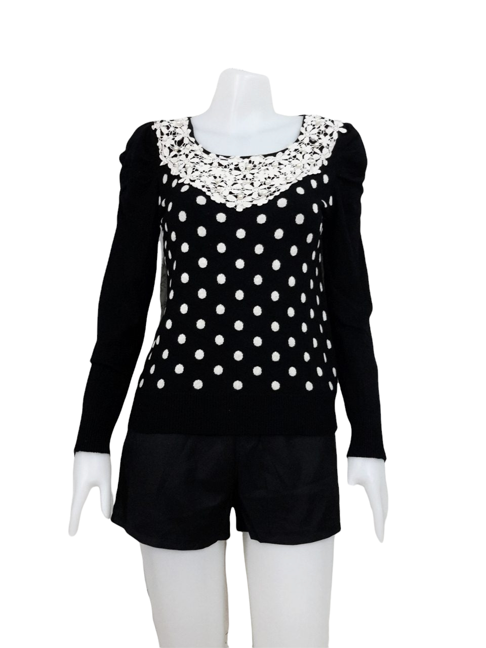 Blouse3535 2nd hand clothes เสื้อไหมพรมเนื้อแน่น(เนื้อหนานุ่มมีน้ำหนัก) แขนยาว คอกลม แต่งลูกไม้ถัก สีพื้นดำลายจุดครีม