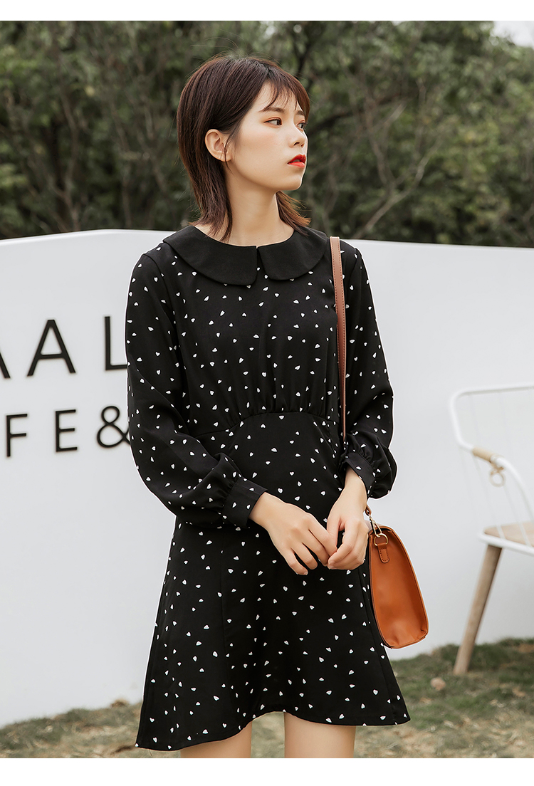 Dress4577 เดรสลายหัวใจสีดำ คอบัว แขนยาวกระดุมข้อมือ ซิปหลังใส่ง่าย ผ้าไมโครเนื้อดีใส่สบาย งานสวยผ้านุ่มน่าใส่ ทรงนี้ใส่ได้เรื่อยๆ ใส่ทำงาน ใสเที่ยว ชุดเดียวจบเลยจ้า