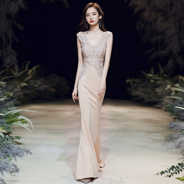 ชุดราตรี ชุดราตรีสวยหรู แบบ ทันสมัย Evening dress